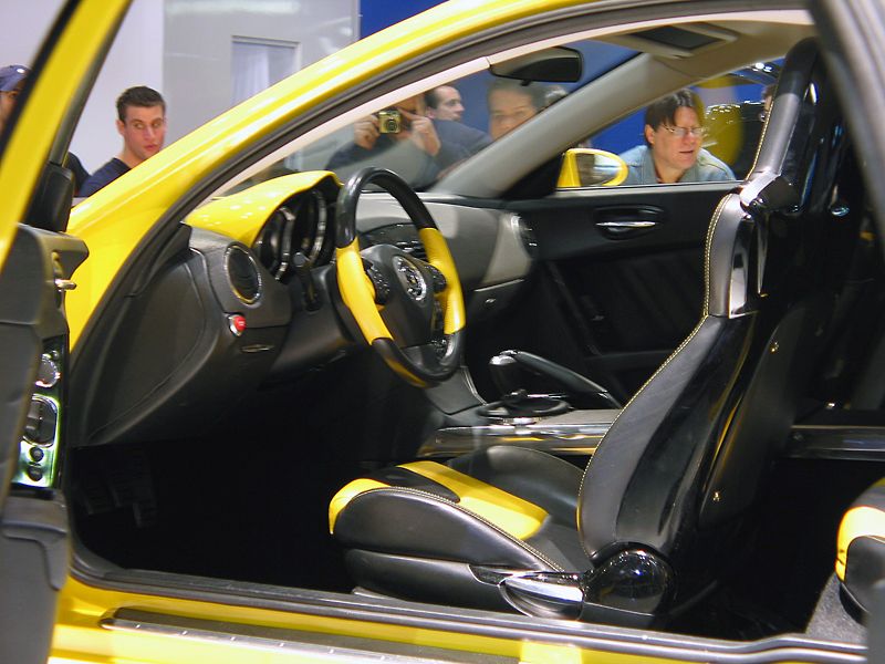 1618746.MazdaRX8Interior.jpg