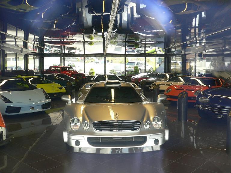 la collection privée d'un riche propriétaire , pas mal le showroom perso non ?