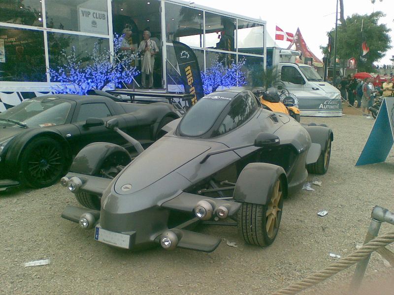 Délirant : moteur V12 inside !