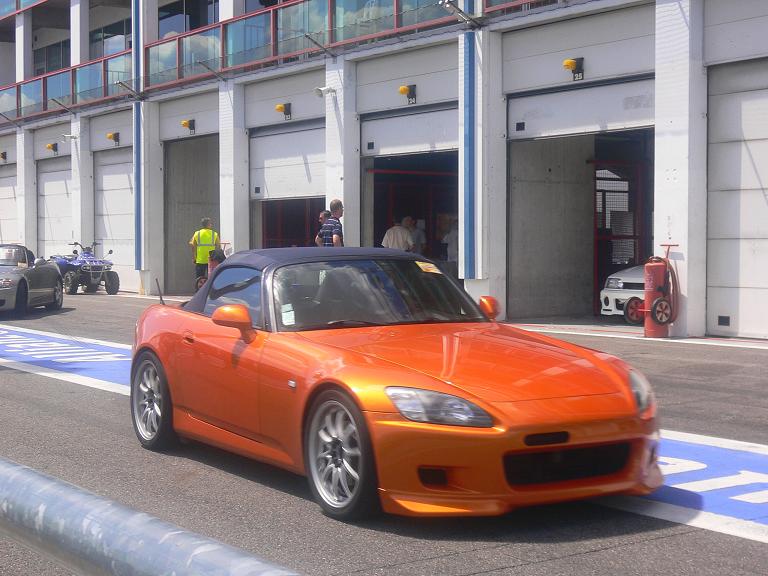 Tib et sa S2000 bleue devenu orange, superbe et elle marche bien !