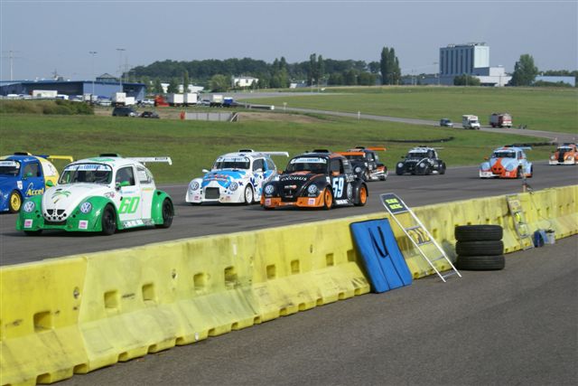 admirer le mur de la pitlane, en plastic