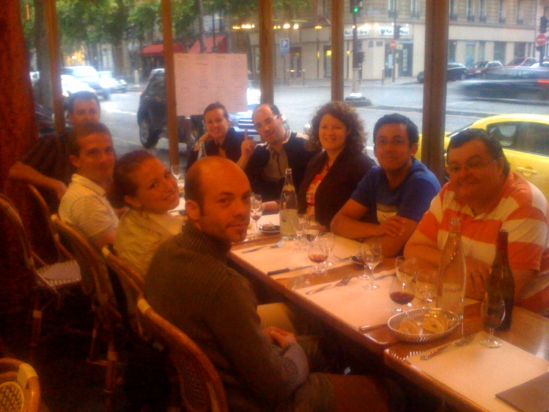 dans le sens aiguille montre :
<br />
<br />Doca, Docette, Bibou, UHSPC, UHSPCette, Schumi, Cidjette, Cidj et Nasp.
