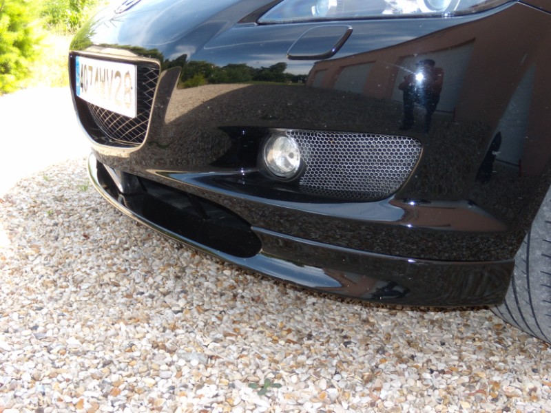 Là, on voit bien la lame avant et la grille de protection de l'AB, vu d'un coté...