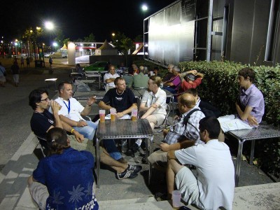 Première visite by night du village avec des huitards et septard :)