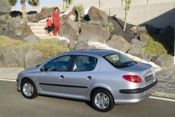 206sedan.jpg