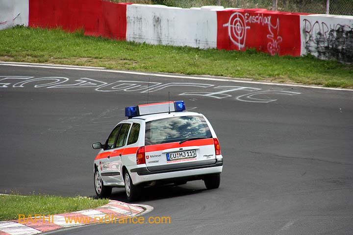 Après Polizei ... la croix de Malte ... Ambulance + Police = accident grave = circuit fermé !!