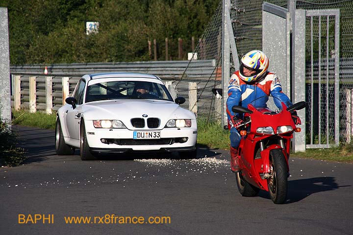 Merci à l'Alfa qui a larguer son chargement ... a la sortie ... mais elle a réussi a finir son tour, on peut pas en dire de même de tous !
<br />
<br />Ca colle bien sur les pneus fondant.
