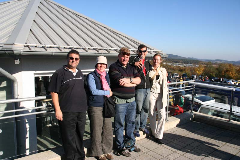 Les touristes ... chercher l'intrus !!!
<br />En arrière plan le parking et le bureau du RING TAXI !
