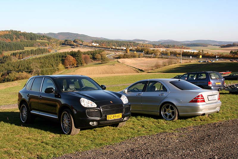 Le cayenne et la mercedes qui étaient aussi à Spa ...