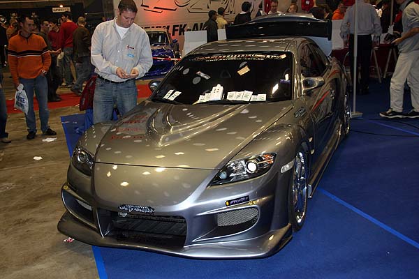 une autre 8 Titanium sur le stand de autoglym