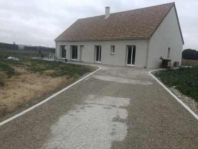 Vue  de la maison au fond du terrain