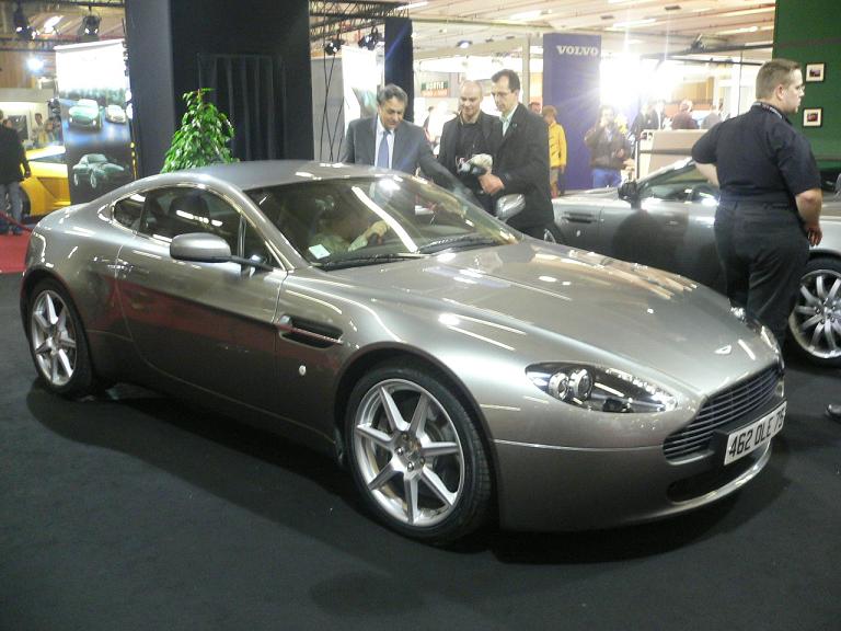 Aston Martin V8 Vantage, no comment, ah les petites anglaises...
